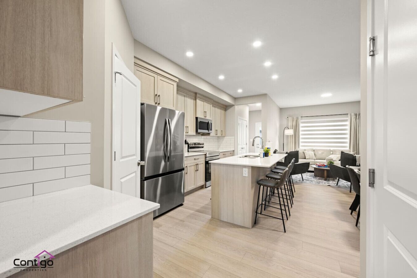 冰箱、微波炉、烤箱、炉灶