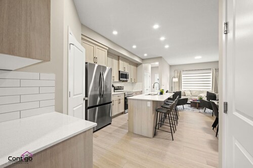 Coastal Escape | Sleeps 12 | Near WEM | King Beds!