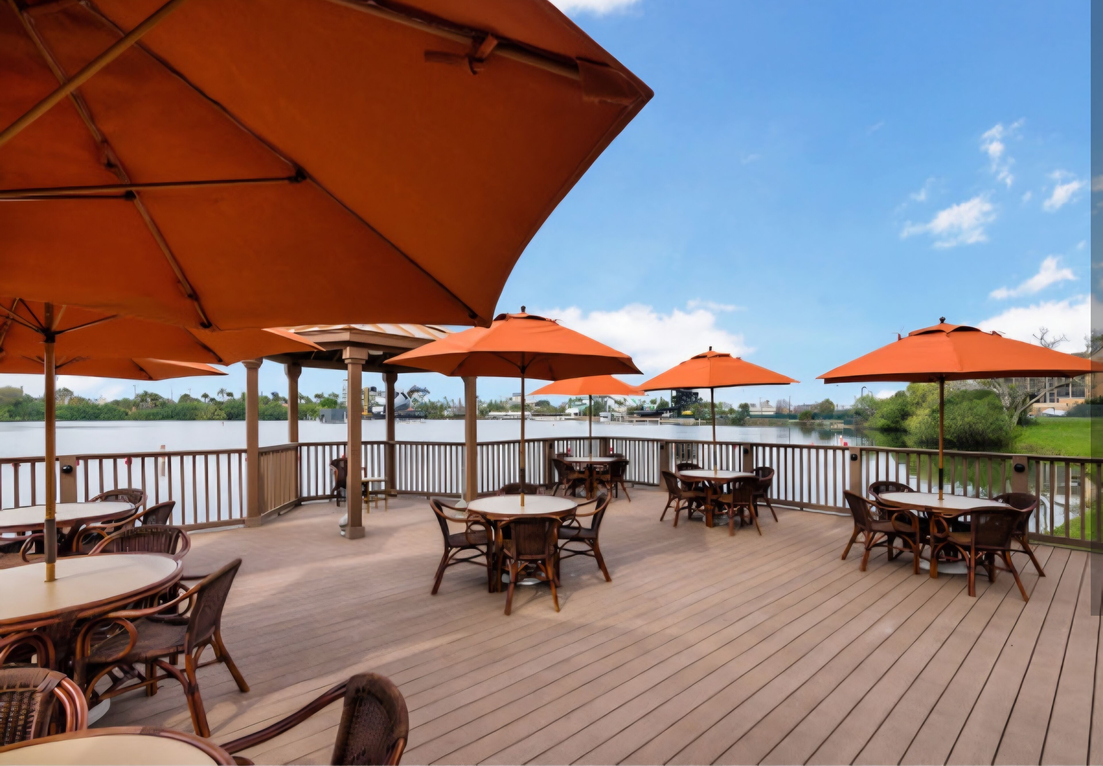 屋外ダイニングエリア