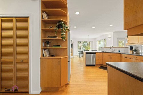 Campus Karaoke House | Near University | Sleeps 12