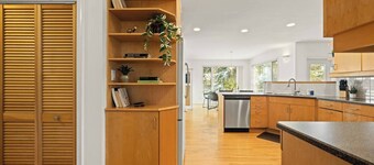 Campus Karaoke House | Near University | Sleeps 12