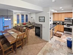 Interior - The Grand Red Quill. 3-bedroom house in Winter Park (Winter Park)