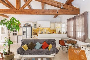 TV - Villa with Independent Studio, Pool, Jacuzzi, Playground, Quiet Nature (CHATEAUVERT)