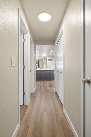 Interior - Comfy Clean Quiet 1 Level Centrally Located Home (Boise)