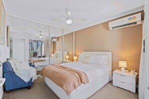 2 bedrooms, iron/ironing board, WiFi, bed sheets - Beach Haven Sea Breeze Rooftop Terrace Dual Level (Surfers Paradise)