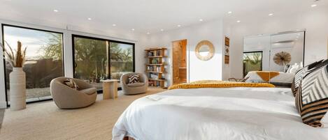 Skrivebord, strykejern/-brett, wi-fi (inkludert) og sengetøy