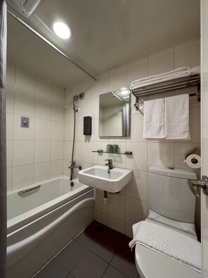 Bathroom - Fooyee Hotel - tcstation (Taichung City)