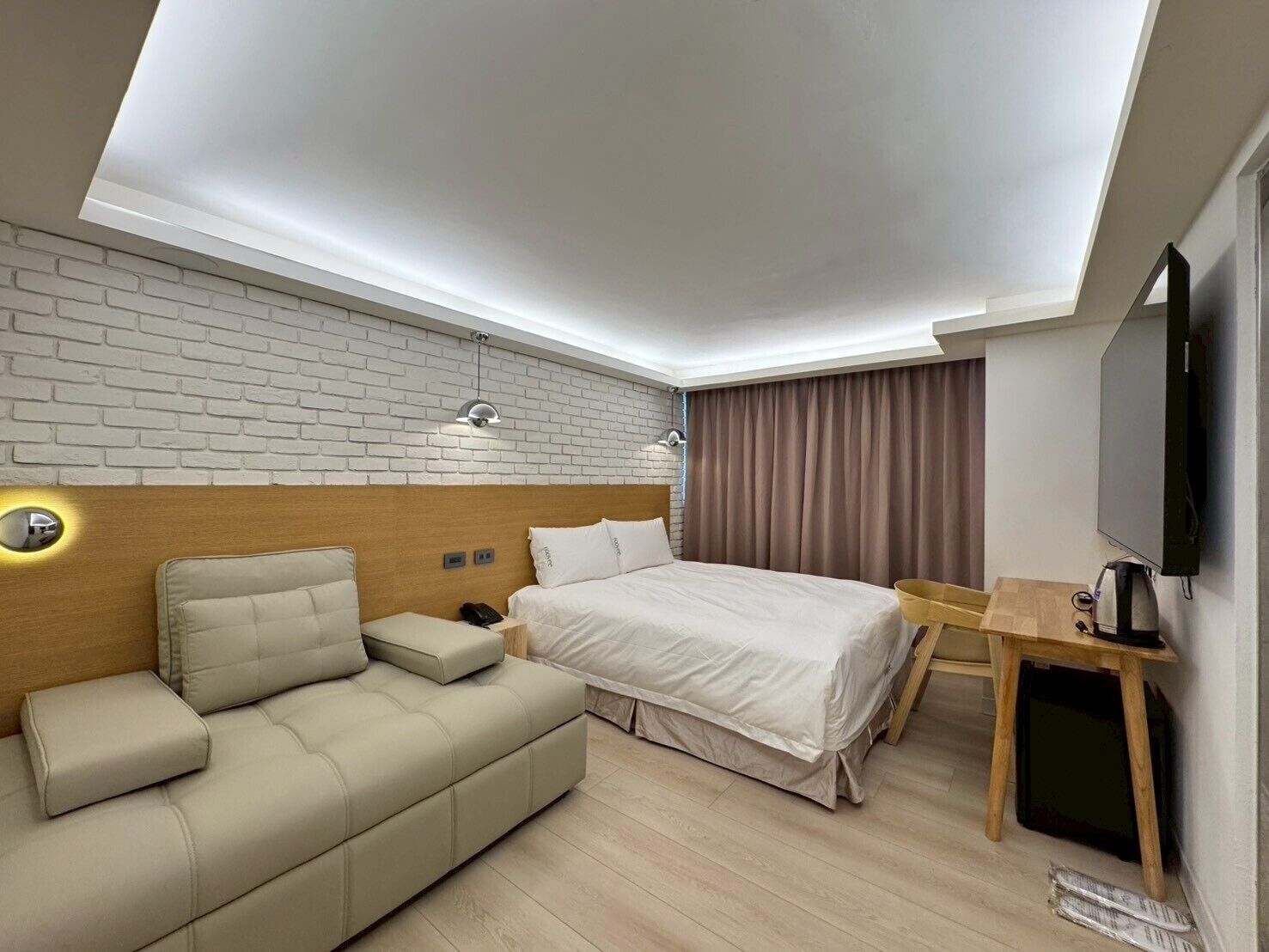 Superior Room, 1 Double Bed with Sofa bed | Desk, laptop workspace, free WiFi, bed sheets