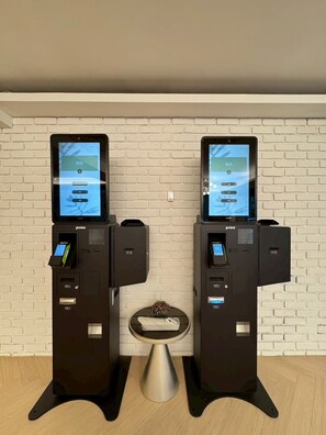 Reception - Fooyee Hotel - tcstation (Taichung)