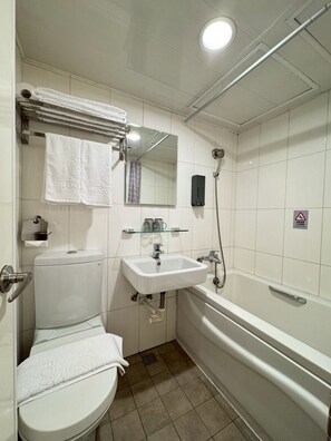 Superior-Zimmer, 1 Doppelbett und Schlafsofa | Badezimmer