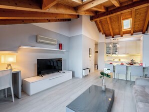 TV - Blu Lake by Interhome (Ghiffa)