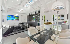 Dining - Modern Luxury Villa with Pool, Views, 4 bedrooms and bonus room (St. Thomas)