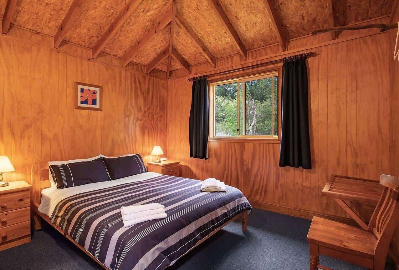 2 bedrooms, iron/ironing board, bed sheets