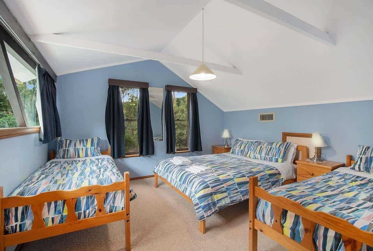 4 bedrooms, iron/ironing board, bed sheets
