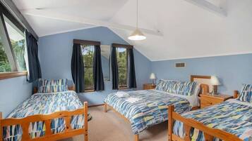 4 bedrooms, iron/ironing board, bed sheets
