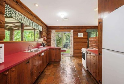 Canobolas Mountain Four-Bedroom Log Cabin