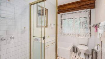 Shower, hair dryer, towels, shampoo