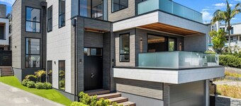 Auckland Central Brand New House with Sea view