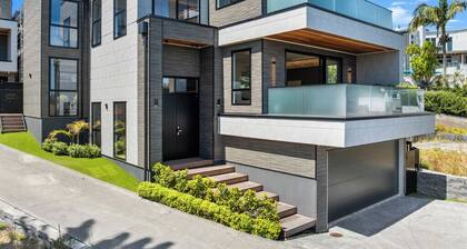 Auckland Central Brand New House with Sea view