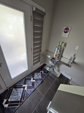 Interior - Central & Cozy 3BR Home 15 mins to Niagara Falls (St. Catharines)