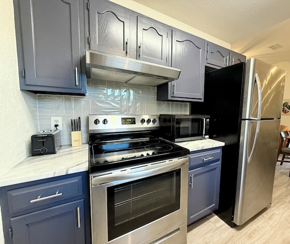 Private kitchen - Baylor House - Stylish Abilene Getaway (Abilene)