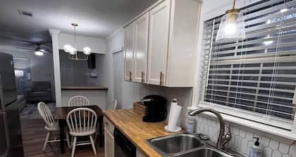 The Cozy Getaway Near Zoo/Expo