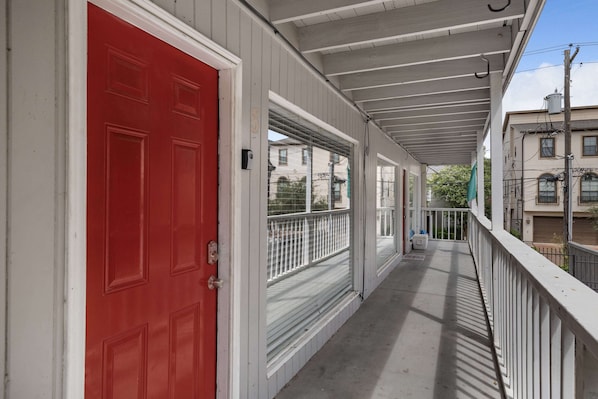 Exterior detail - 1 BR Montrose Stylish Stay | 2 Full Beds| Med Center, Downtown, NRG Stadium. (Houston)