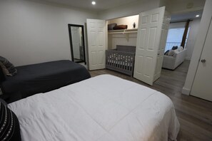 Room - 1 BR Montrose Stylish Stay | 2 Full Beds| Med Center, Downtown, NRG Stadium. (Houston)