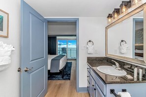 Iron/ironing board, WiFi, bed sheets - Modern Oceanfront Studio 17th Fl | King + Balcony (Myrtle Beach)