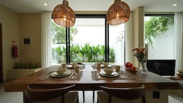 Villa, terrazzo | Pasti in camera