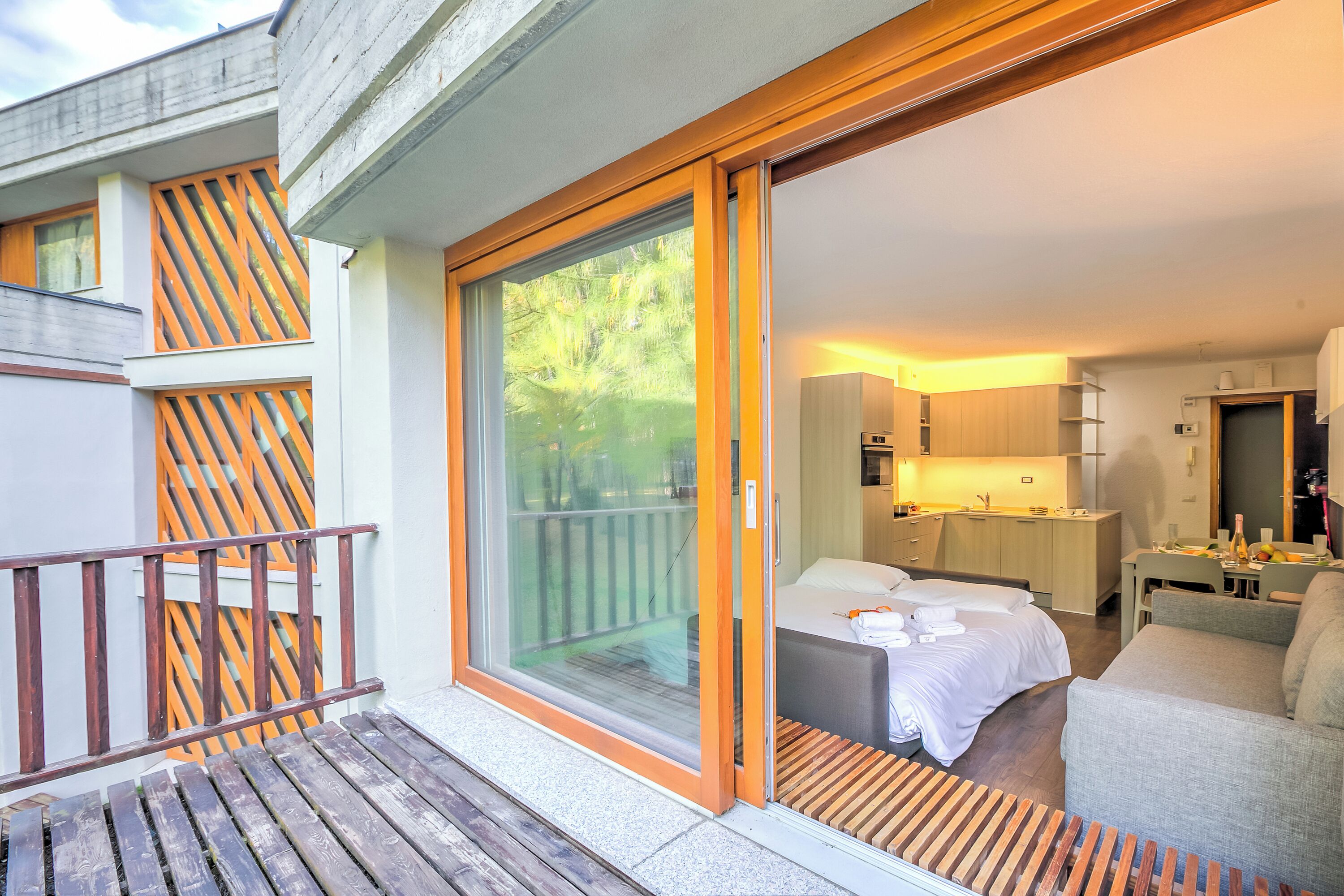 Estudio familiar (Studio La Finestra Sulle Piste) | Sala de estar | Smart TV de 21 pulgadas con canales por cable 