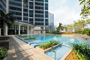Pool - BGC Uptown 2BR: Skyline View with balcony (Taguig)