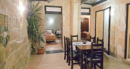 Traditional Maltese 2BR - Near Valletta