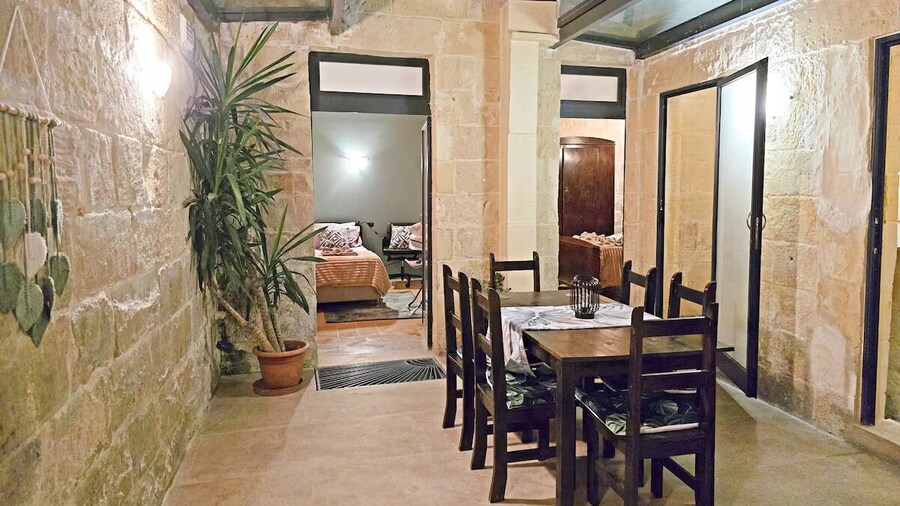 Traditional Maltese 2BR - Near Valletta