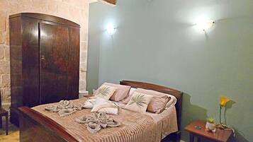 Apartment, 2 Bedrooms, Kitchen | Blackout curtains, iron/ironing board, free WiFi