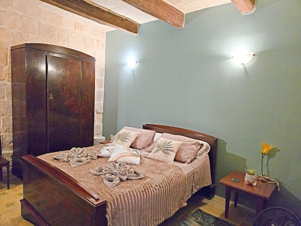 Traditional Maltese 2br - Near Valletta - Valletta