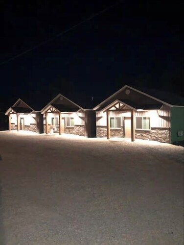 On The Banks Of The Salon River 2 Bed/2 Bath/Sleeps 6