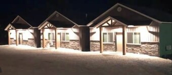 On The Banks Of The Salon River 2 Bed/2 Bath/Sleeps 6