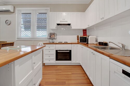 Darcy's Cottage - Cosy & Practical Family Stay