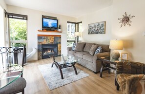 Smart TV, fireplace