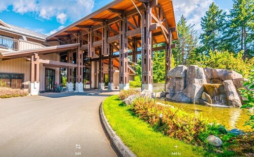 Sleeps 4! Oceanfront Resort Condo w/ Kitchenette and Seasonal Pool and Hot Tub.