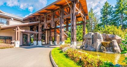 Sleeps 4! Oceanfront Resort Condo w/ Kitchenette and Seasonal Pool and Hot Tub.