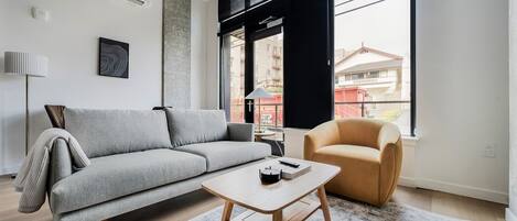 Télévision, chaîne hi-fi