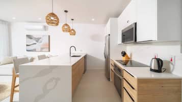 冰箱、微波炉、烤箱、炉灶