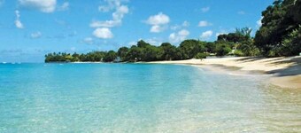 Beach 5min, Elegant 3BR Pool Villa! Near Holetown