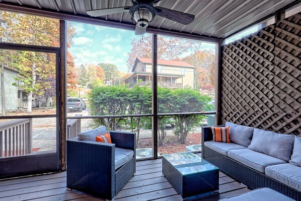 Smart TV - Charming Alpine Studio | 1st Floor (Helen)