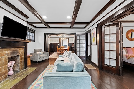 Smart TV, offices. Bourbon Trail Home Near Buffalo Trace & Downtown