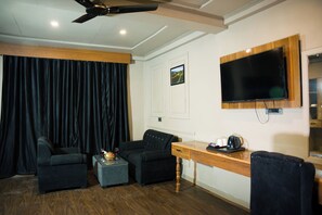 Living area - Rave River Resort By D'Foy - Pahalgam (Pahalgam)