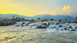 Deluxe Double Room, Balcony, River View | Restaurant - Rave River Resort By D'Foy - Pahalgam (Pahalgam)