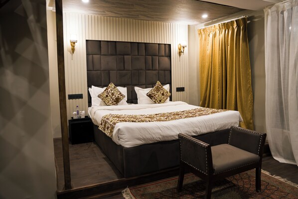 Premium bedding, minibar, laptop workspace, free WiFi - Rave River Resort By D'Foy - Pahalgam (Pahalgam)